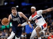 包含乒超联赛战况：达拉斯独行侠防线稳固，巴黎圣日耳曼进攻受阻，罗德里成最佳的词条