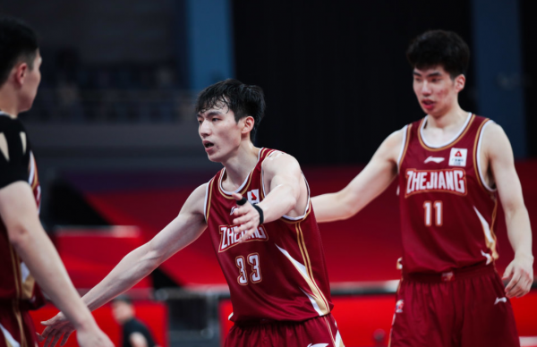 冠军球队险胜保持不败纪录,豪取双分 冠军球队险胜保持不败纪录,豪取双分