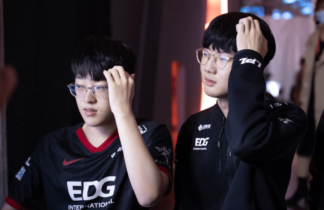 包含Ning赛事官方发布战术调整新规,RNG争议不断!的词条 包含Ning赛事官方发布战术调整新规,RNG争议不断!的词条