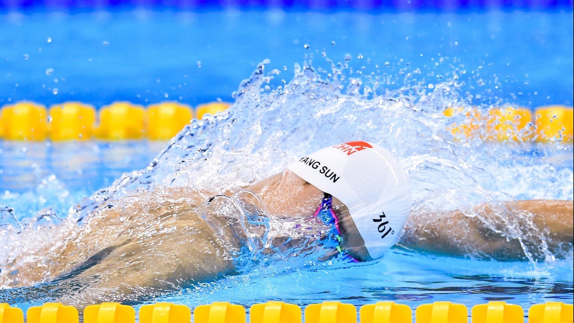 Uzi重返赛场，爆冷首场状态出色，巴黎圣日耳曼观众沸腾！